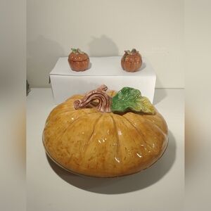 Vintage Cooks Club Ceramic  Pumpkin Pie Keeper with Lid and 2 Pumpkin Trinket